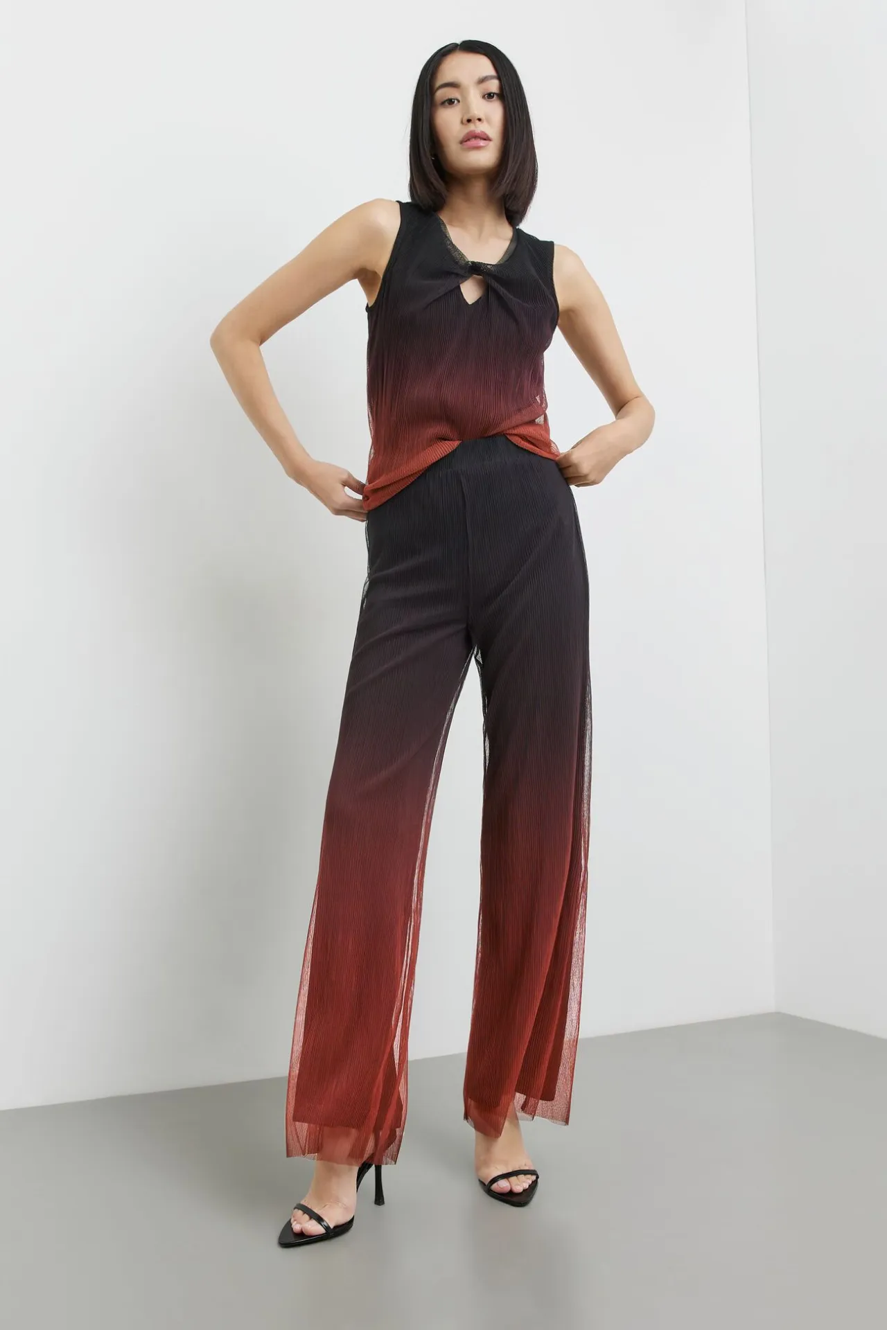 Pleated Top With Colour Graduation